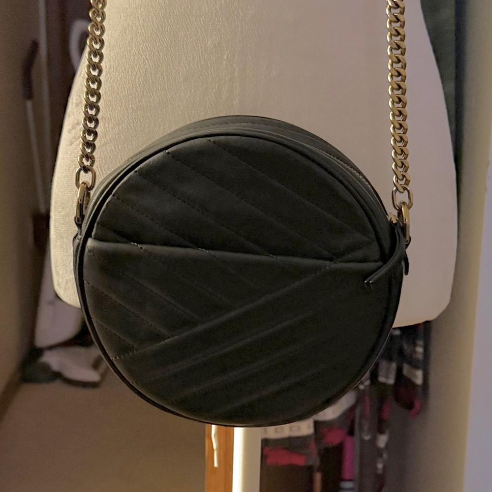 Tory Burch Black Round Crossbody Bag with Gold Chain - Picture 8 of 12